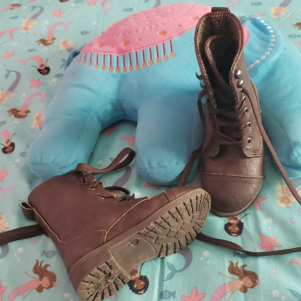 Boots - Picture 3 of 3